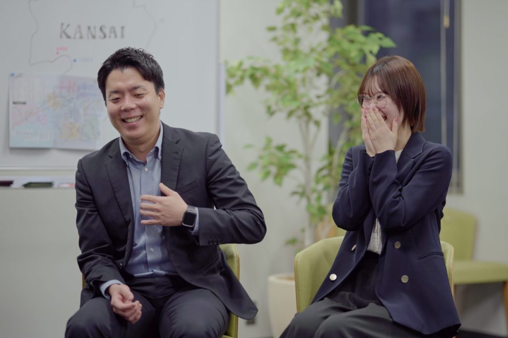 ドーミー関西支店の若手プロジェクトメンバーたちの笑顔