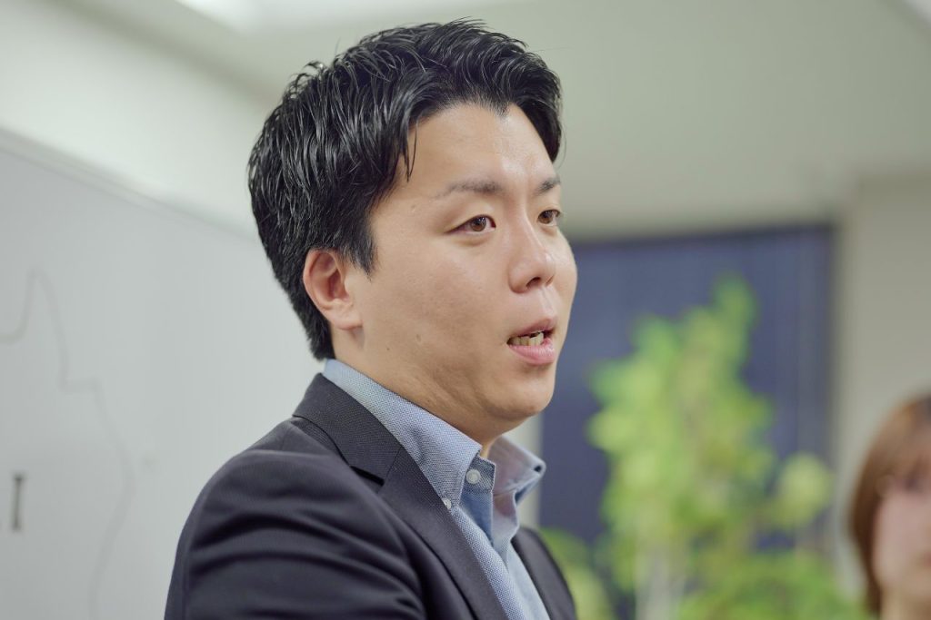 インタビューに応じる曽根氏と丸山氏。真剣な眼差しでイベントの裏側を語る