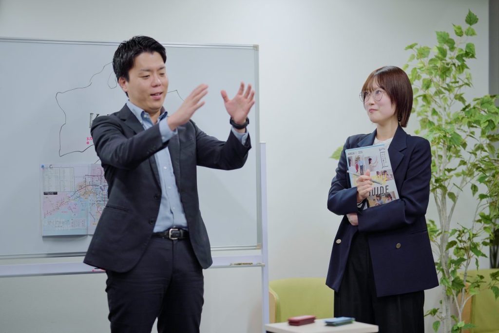 インタビュー中に手振り身振りで熱く語る曽根氏